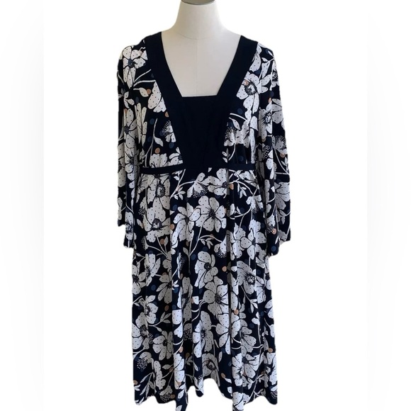 Eloquii Dress Plus 22W Blue Floral Whimsical Long Bell Sleeves 22 Novelty Print - Picture 1 of 14